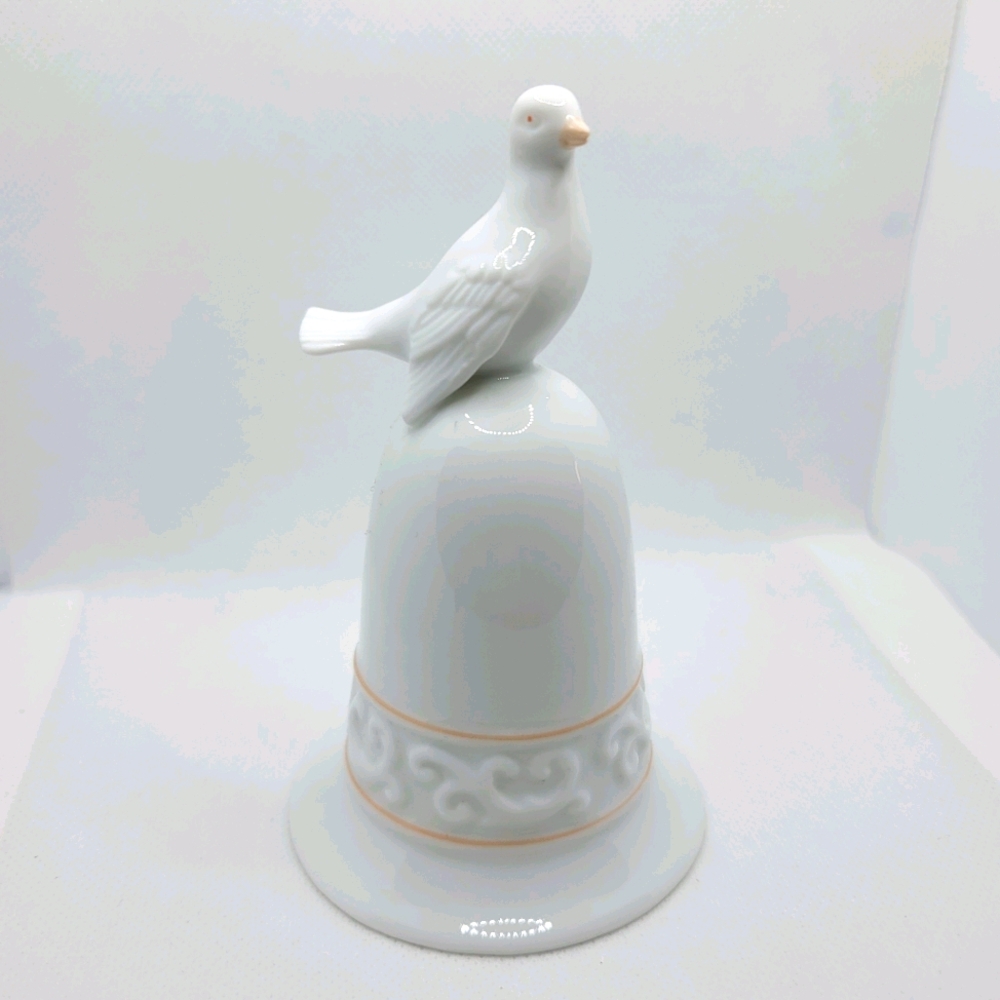 Avon 1981 White Dove Bell
